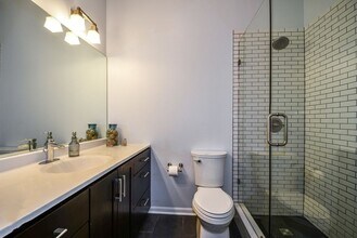 1464 W Grace St, Unit 2F in Chicago, IL - Building Photo - Building Photo