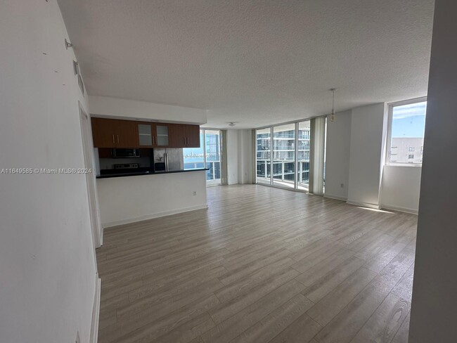 601 NE 23rd St, Unit 1603 in Miami, FL - Building Photo - Building Photo