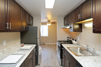 Southview Apartments in Madison, WI - Building Photo - Interior Photo