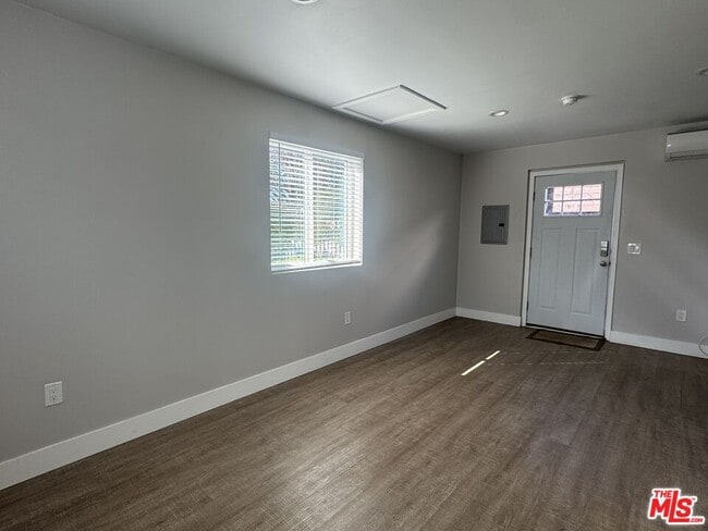 5460 Burnet Ave in Los Angeles, CA - Building Photo - Building Photo