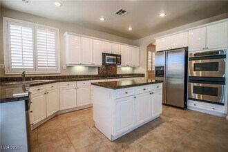 2894 Carmelo Dr in Henderson, NV - Foto de edificio - Building Photo