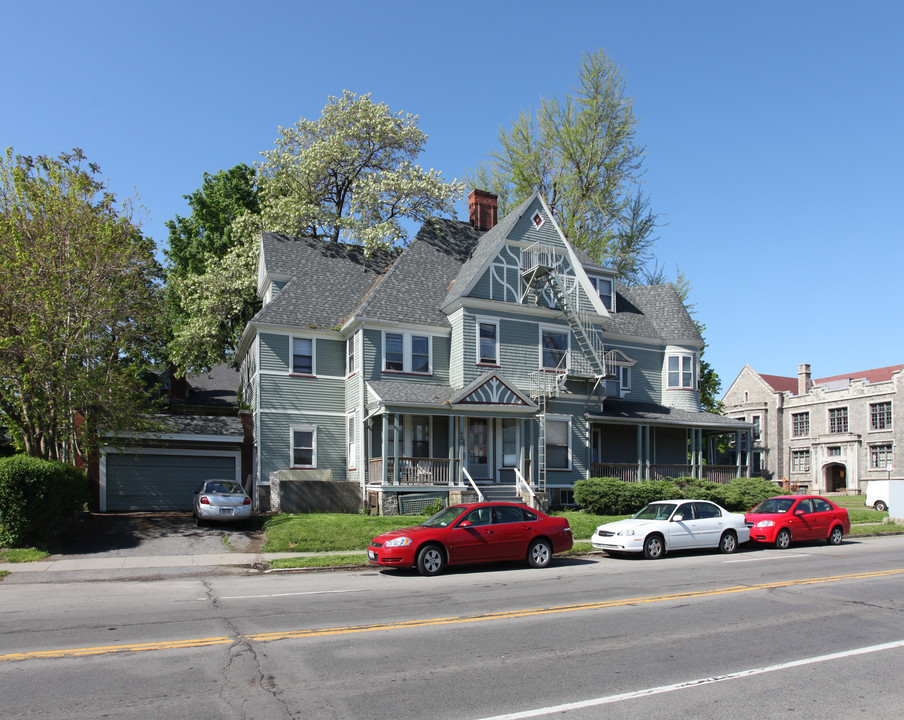 469 University Ave in Rochester, NY - Foto de edificio