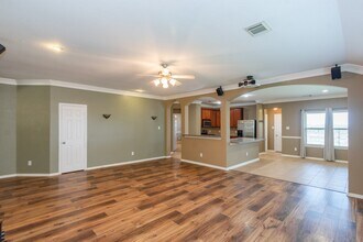 9419 Silver Ridge Dr in Rosharon, TX - Building Photo - Building Photo