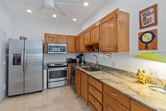 11 Island Ave, Unit 310 in Miami Beach, FL - Building Photo - Building Photo