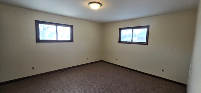 214 4th Ave in Minnesota Lake, MN - Foto de edificio - Building Photo