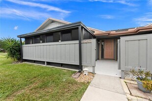 4047 NW Cinnamon Tree Cir in Jensen Beach, FL - Building Photo