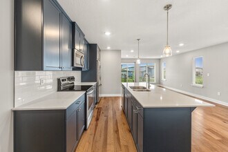 13305 W 180th St in Overland Park, KS - Foto de edificio - Building Photo