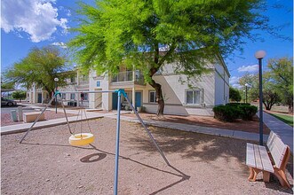 Madrean Vista in Thatcher, AZ - Foto de edificio - Building Photo