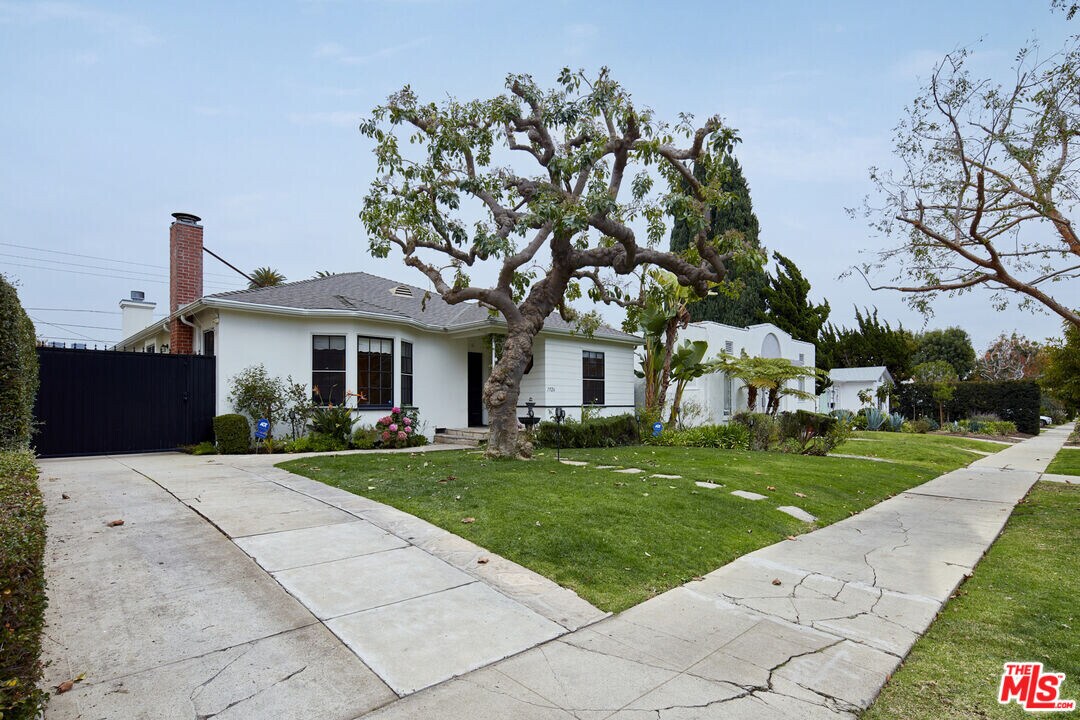 1926 Greenfield Ave in Los Angeles, CA - Building Photo