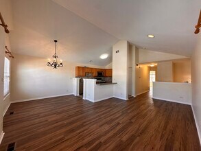 437 Pine Lake Cir in Vernon Hills, IL - Building Photo - Building Photo