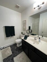 329 Fountain Crossing Ln in Henderson, NV - Foto de edificio - Building Photo