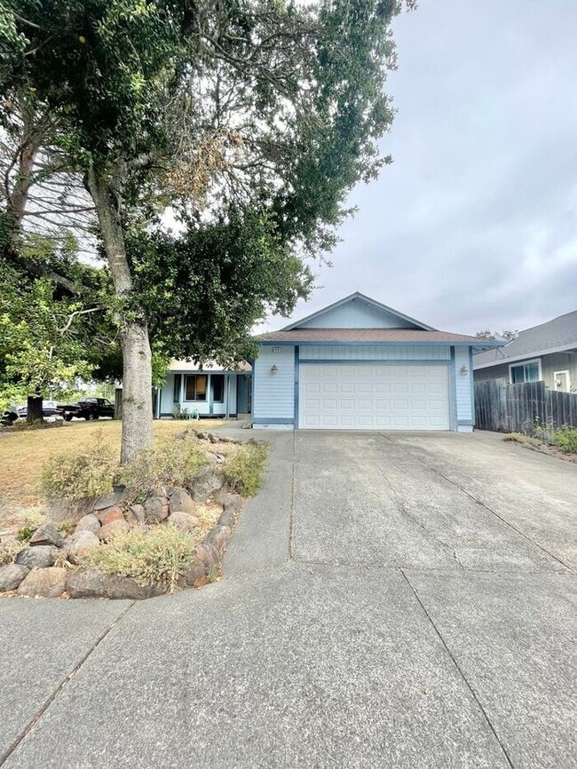 413 Duncan Dr in Windsor, CA - Building Photo - Building Photo