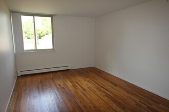 227 Twelve Mile Rd, Unit #12 in Royal Oak, MI - Building Photo - Building Photo