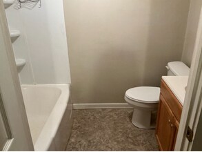 535 Main St in Mt Hope, WV - Foto de edificio - Building Photo