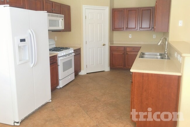 8371 Gardena Hills Ave in Las Vegas, NV - Building Photo - Building Photo