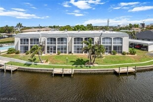 304 Tudor Dr in Cape Coral, FL - Building Photo