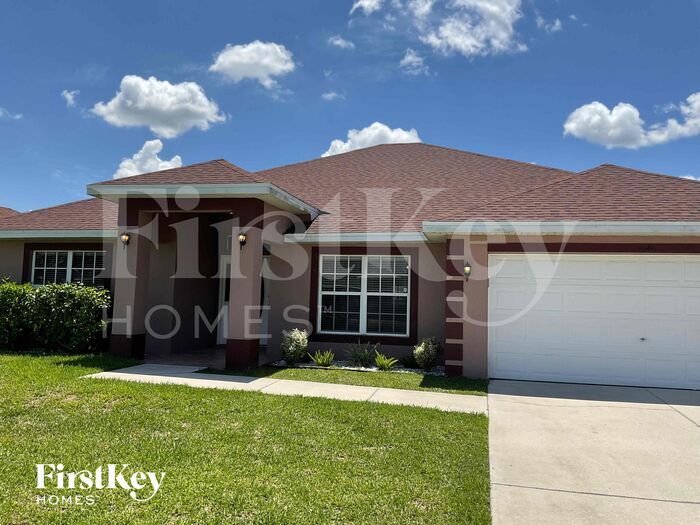 8140 Liriope Loop in Lehigh Acres, FL - Building Photo