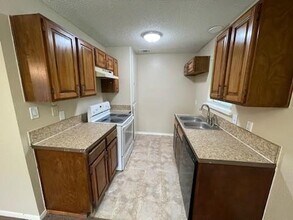 312 Ware Dr in Grand Prairie, TX - Building Photo - Building Photo