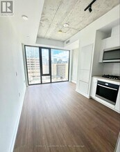 195 McCaul St in Toronto, ON - Building Photo - Building Photo