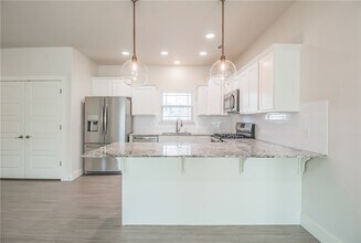 350 W Kinniburgh Dr in Farmington, AR - Building Photo - Building Photo