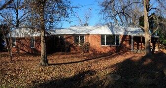 1233 West Brooks Street in Norman, OK - Building Photo
