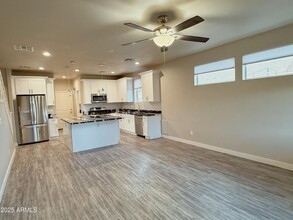2461 W Half Moon Cir in San Tan Valley, AZ - Building Photo - Building Photo