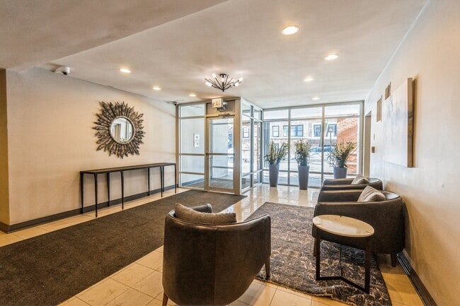 2300 N Commonwealth Ave in Chicago, IL - Building Photo - Building Photo