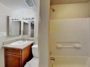 2021 E Humphrey St in Tampa, FL - Foto de edificio - Building Photo