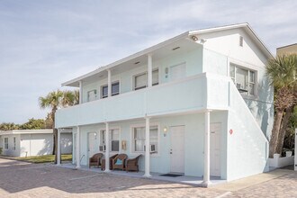 3633 S Atlantic Ave in Daytona Beach Shores, FL - Foto de edificio - Building Photo