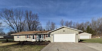 33830 Mills Rd in Avon, OH - Building Photo