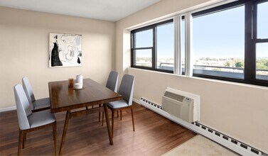 Vista Apartment Homes in Philadelphia, PA - Building Photo - Building Photo