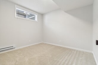 20752-20724 24 Ave NW in Edmonton, AB - Building Photo - Building Photo