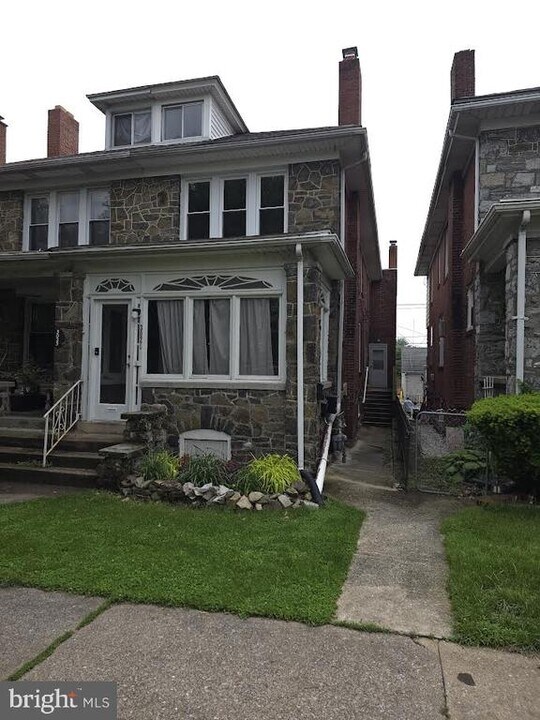 3021 Derry St in Harrisburg, PA - Building Photo