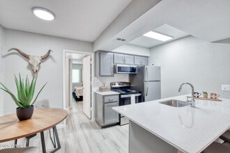 815 E Bethany Home Rd in Phoenix, AZ - Building Photo - Building Photo
