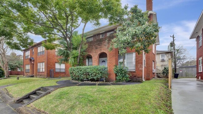 property at 1207 W Gray St