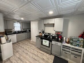 76 South St, Unit 1 in Ware, MA - Building Photo - Building Photo