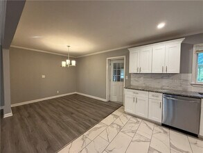 Room in House on Carolyn Dr SW in Stone Mountain, GA - Building Photo - Building Photo