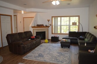 1709 Carns Dr in Madison, WI - Building Photo - Building Photo