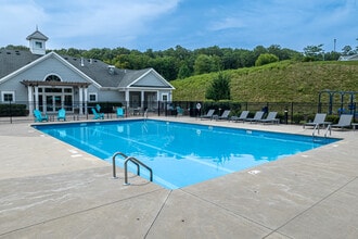 The Sound at Gateway Commons in East Lyme, CT - Foto de edificio - Building Photo