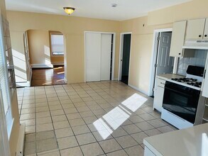 25 Fallon Ave, Unit 2 in Providence, RI - Foto de edificio - Building Photo