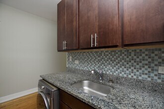 2917 N Mildred Ave in Chicago, IL - Building Photo - Building Photo