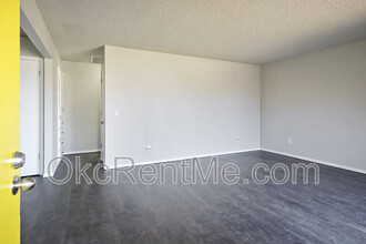 7010 Woodlake Dr in Oklahoma City, OK - Building Photo - Building Photo