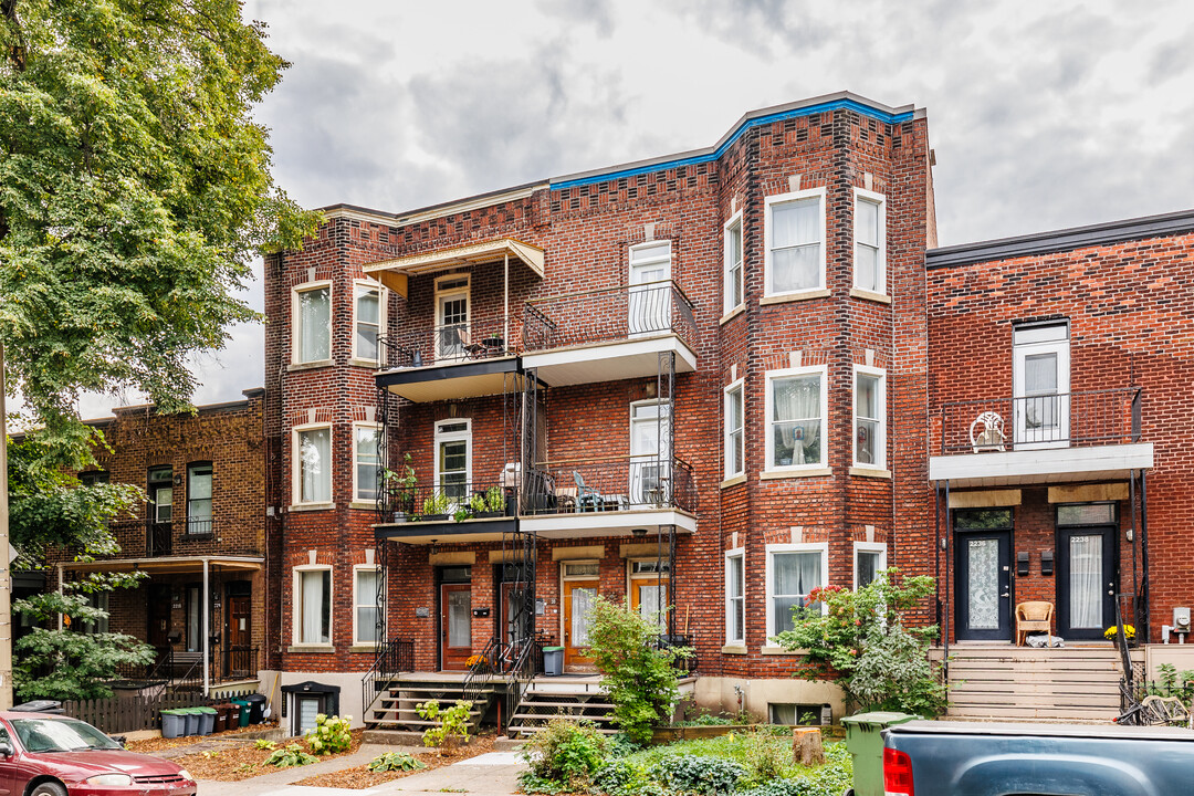2230 Belgrave Av in Montréal, QC - Building Photo