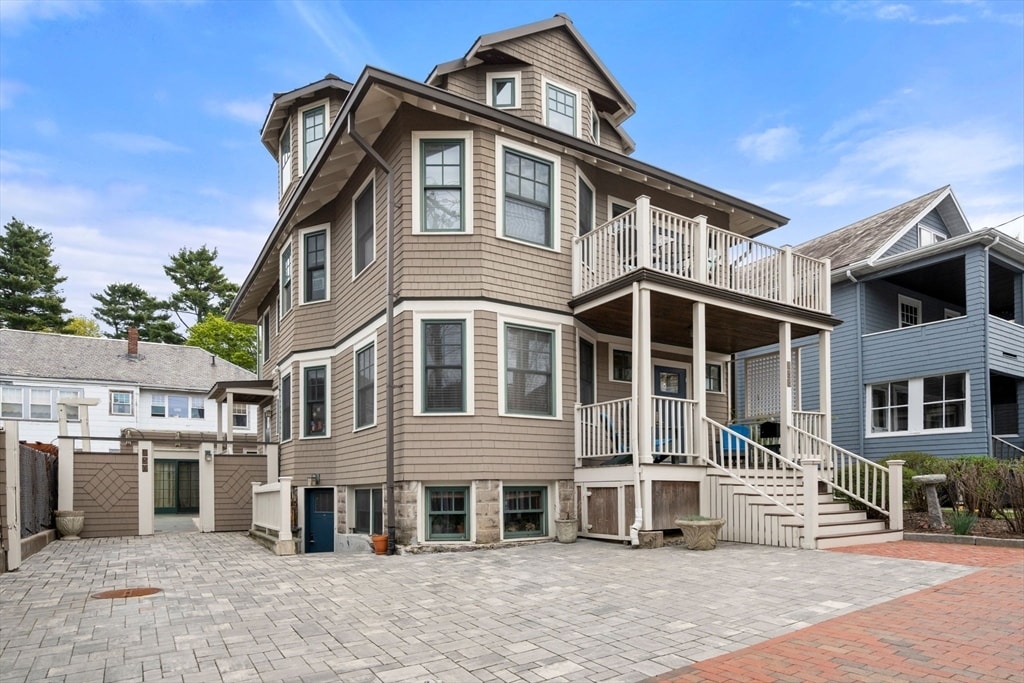 136 Appleton St, Unit 1 in Cambridge, MA - Building Photo