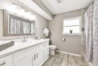 5650 Ludington Dr in Houston, TX - Building Photo - Building Photo