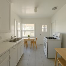 14210 Sylvan St in Los Angeles, CA - Building Photo - Building Photo