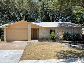 1517 Vanderbilt Dr in Arlington, TX - Building Photo