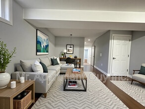 122 Ironwood Crescent in Hamilton, ON - Building Photo - Building Photo