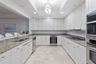 300 Beach Dr NE in St. Petersburg, FL - Building Photo - Building Photo