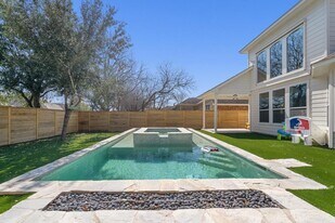 10313 Big Thicket Dr in Austin, TX - Building Photo